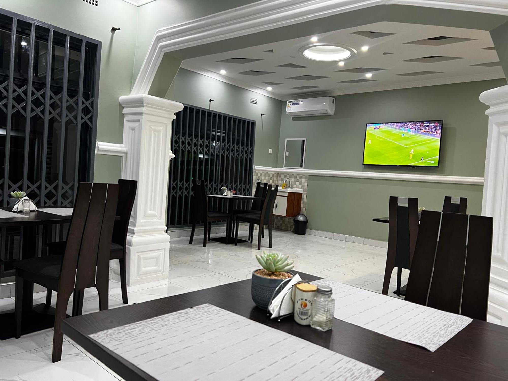Newday Lodge Apartments ルサカ エクステリア 写真